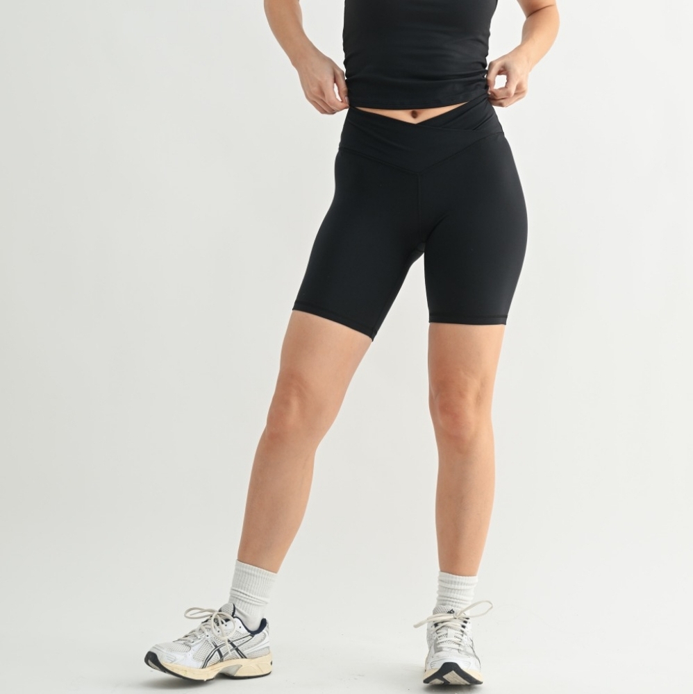 NWT Mono B Venice Crossover Waist Biker Shorts Sz M